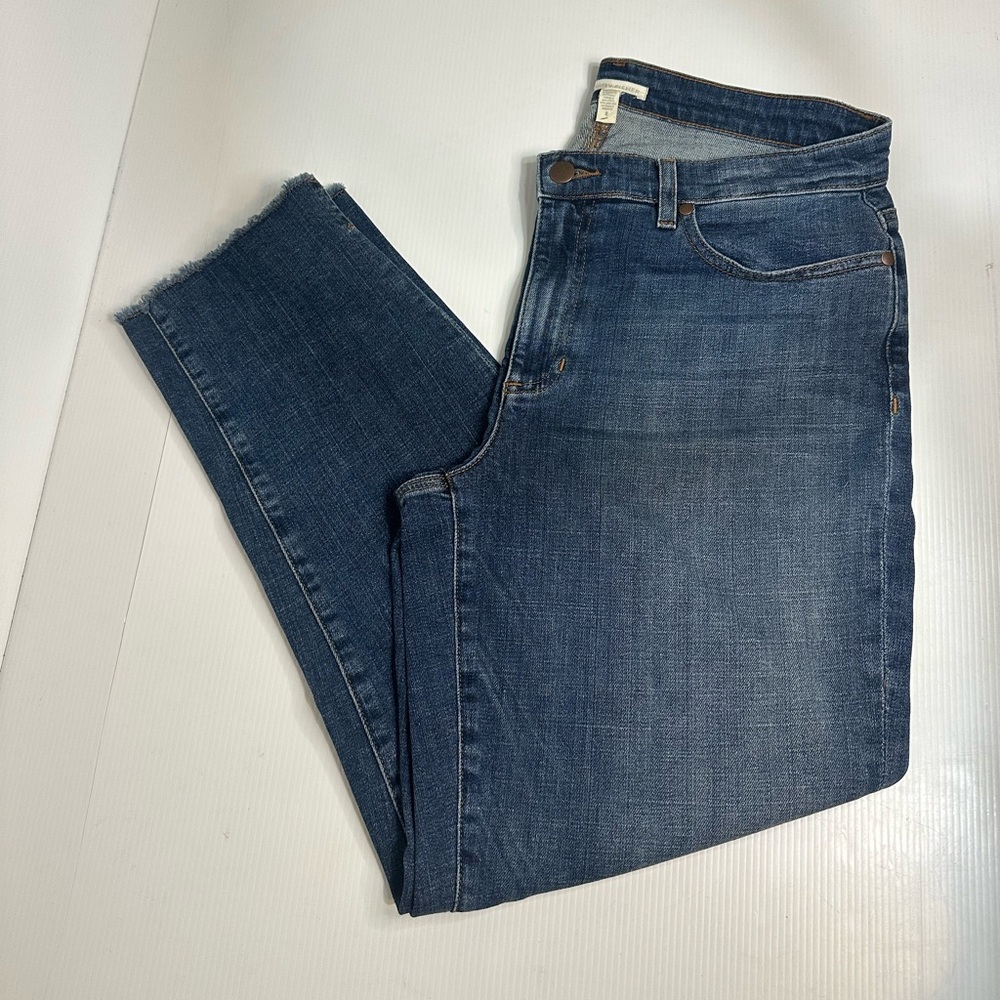 Eileen Fisher Organic Cotton
Ankle Jeans Raw Hem
Women's Size 8